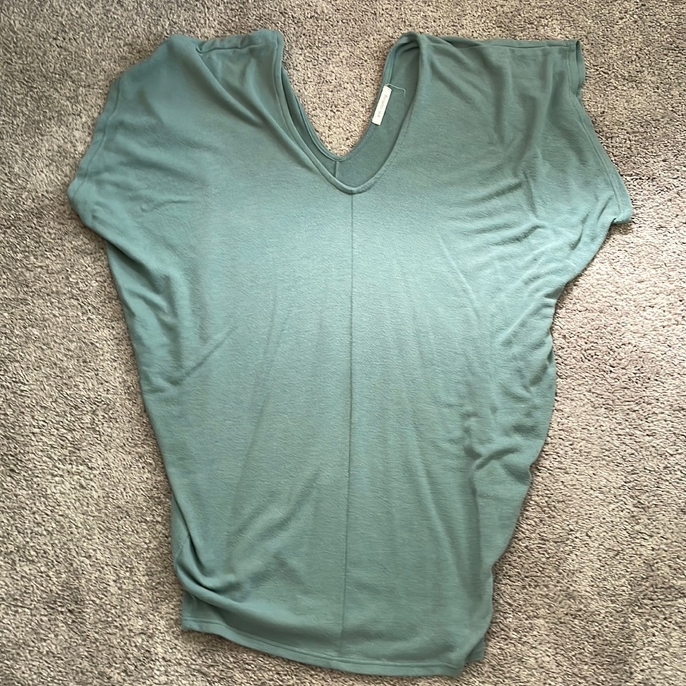 NWT Enti Clothing sage green dolman style  blouse